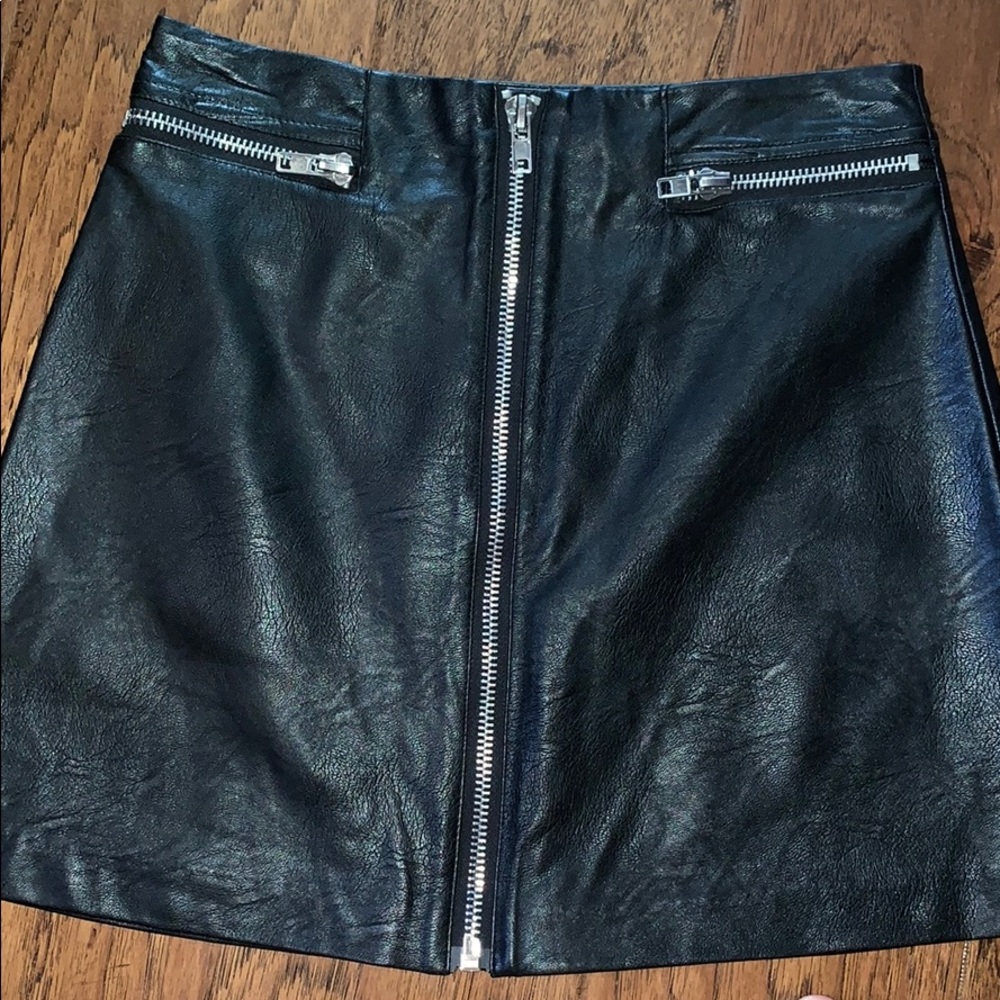 Six crisp Days SZ M high waist non-leather skirt